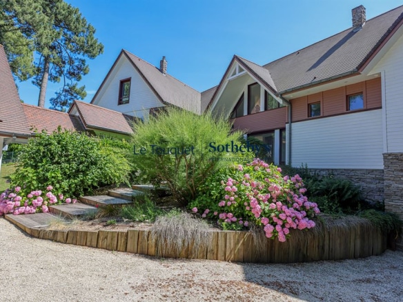 Luxury real estate photo | Charming Properties