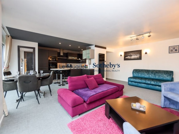Luxury real estate photo | Charming Properties