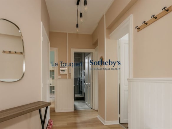 Hallway of a renovated apartment with light walls and elegant decor, Le Touquet-Paris-Plage