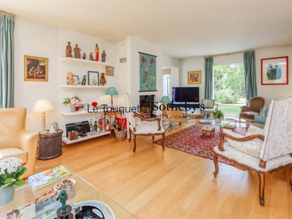 Interior of a family villa with a bright living room and elegant decor in Le Touquet-Paris-Plage.