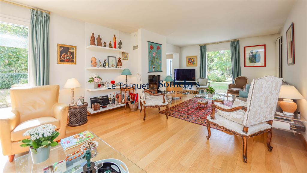 Interior of a family villa with a bright living room and elegant decor in Le Touquet-Paris-Plage.