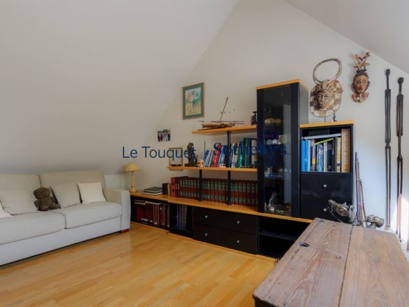 Interior of a family villa with a living room and shelves, Le Touquet-Paris-Plage.