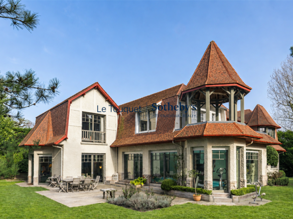 Luxury real estate photo | Charming Properties