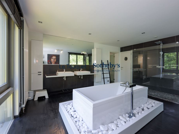 Modern bathroom with bathtub and shower in a contemporary villa.