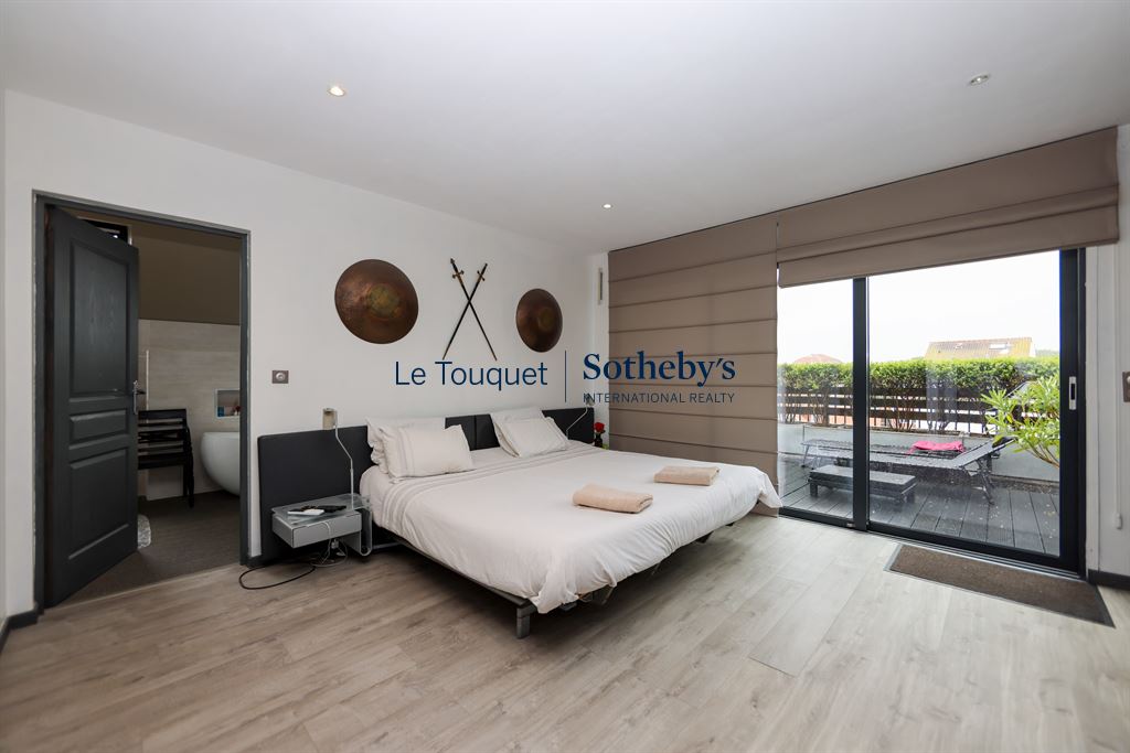Chambre de penthouse au Touquet Chambre d'un duplex avec accès à une terrasse au Touquet-Paris-Plage.