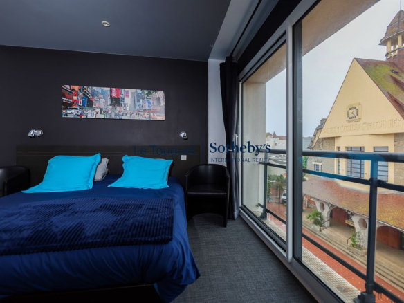 Room in an apartment in Le Touquet with a view of a historic building.