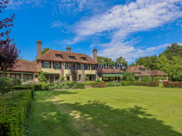 Historic property with landscaped grounds in Le Touquet-Paris-Plage.