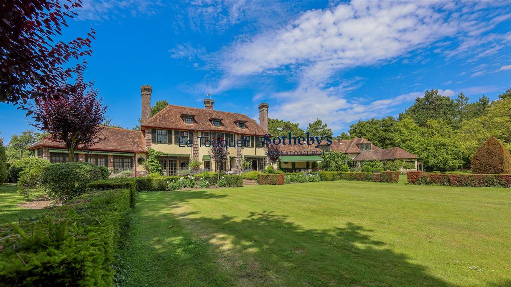 Luxury real estate photo | Charming Properties