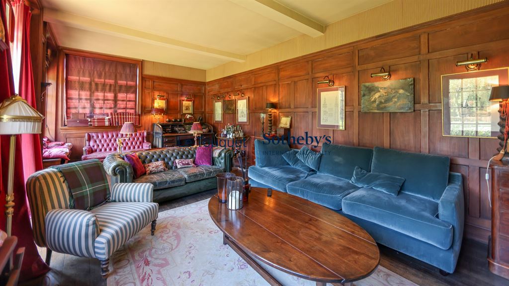 Interior of a historic property with an elegant living room and vintage furniture.
