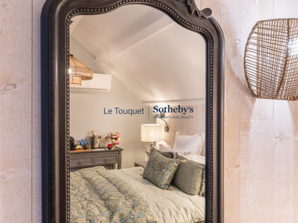 Decorative mirror in a bedroom of a holiday cottage in Aix En Issart.