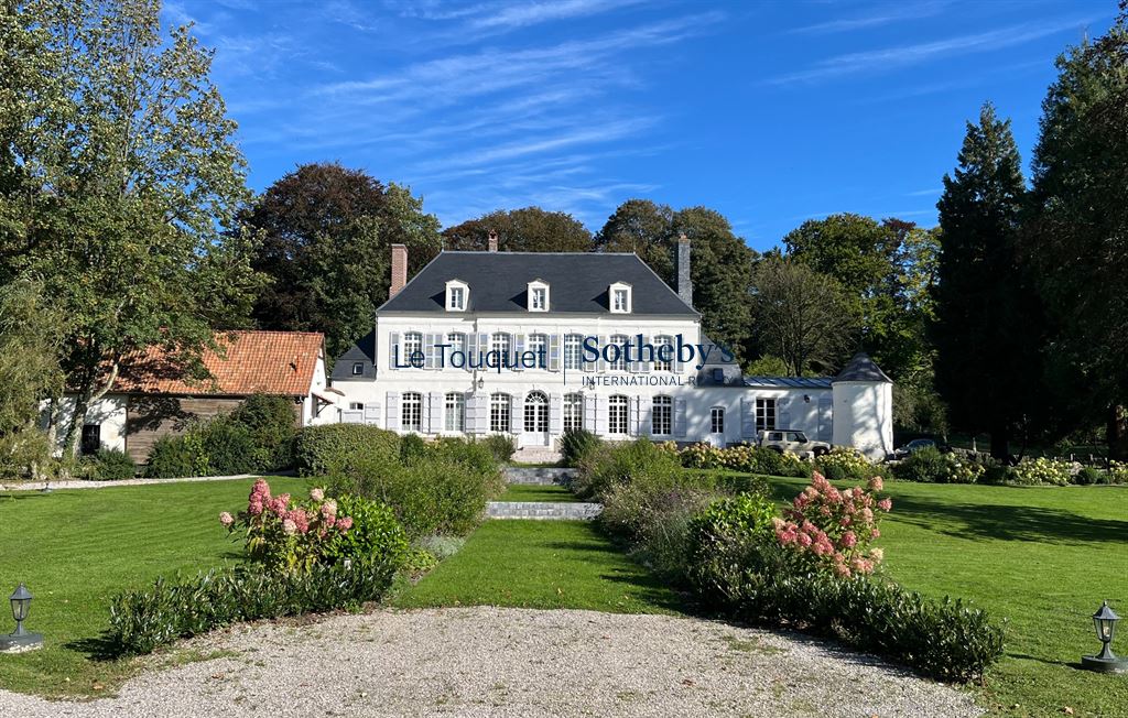 Gentilhommière du XVIIIe siècle Gentilhommière du XVIIIe siècle avec jardin, Montreuil.