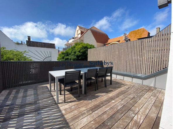 Appartement Duplex entièrement rénové aux très belles prestations.