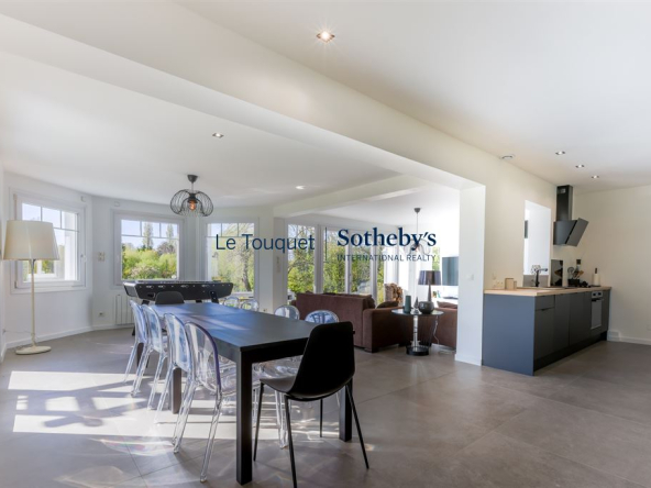 Renovated villa on the edge of Le Touquet on superb plot with pond
